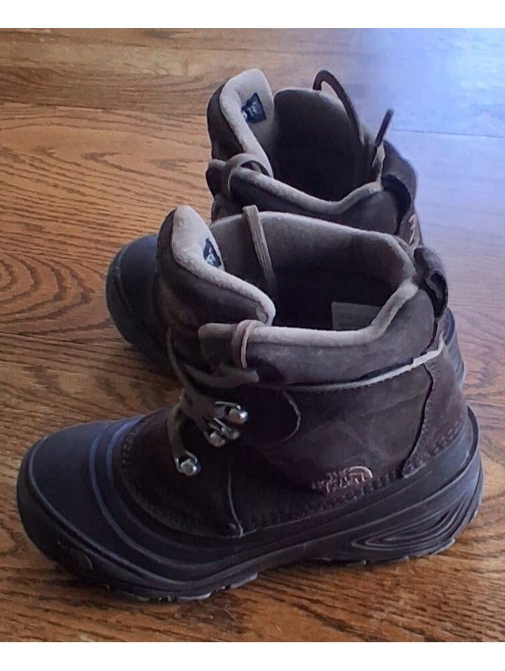 The North Face Chilkat Lace II youth winter boots in a US size 4